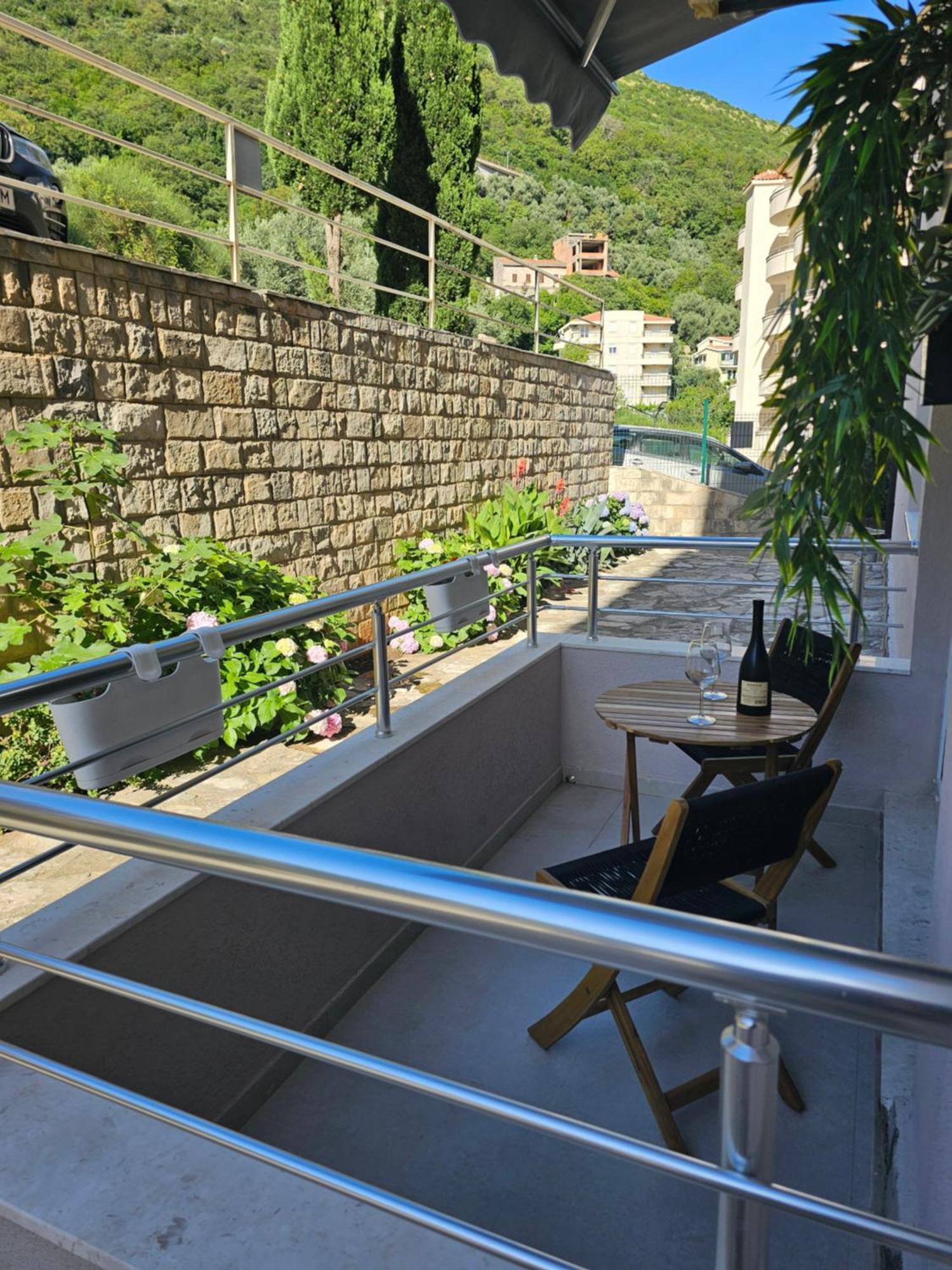 Anja & Ogo Apartments Sea View & Pool Petrovac Zewnętrze zdjęcie